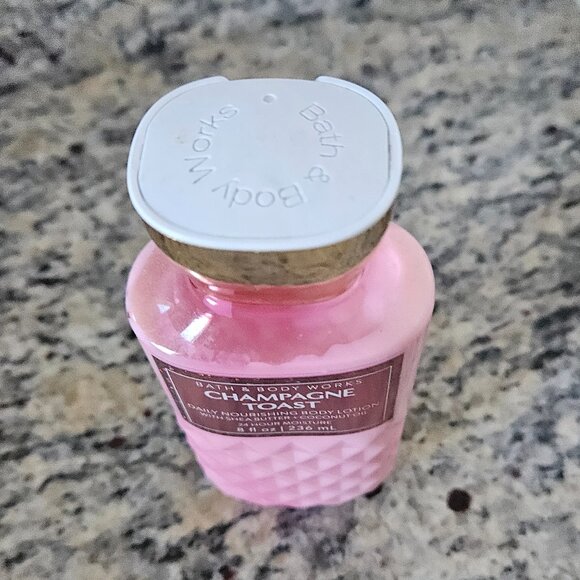 NEW BATH AND BODY WORKS CHAMPAGNE TOAST DAILY NOURISHING 24 HOUR 8 OZ LOTION - Picture 2 of 6